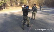 esk vojensk policajti v kurze bojovej streby